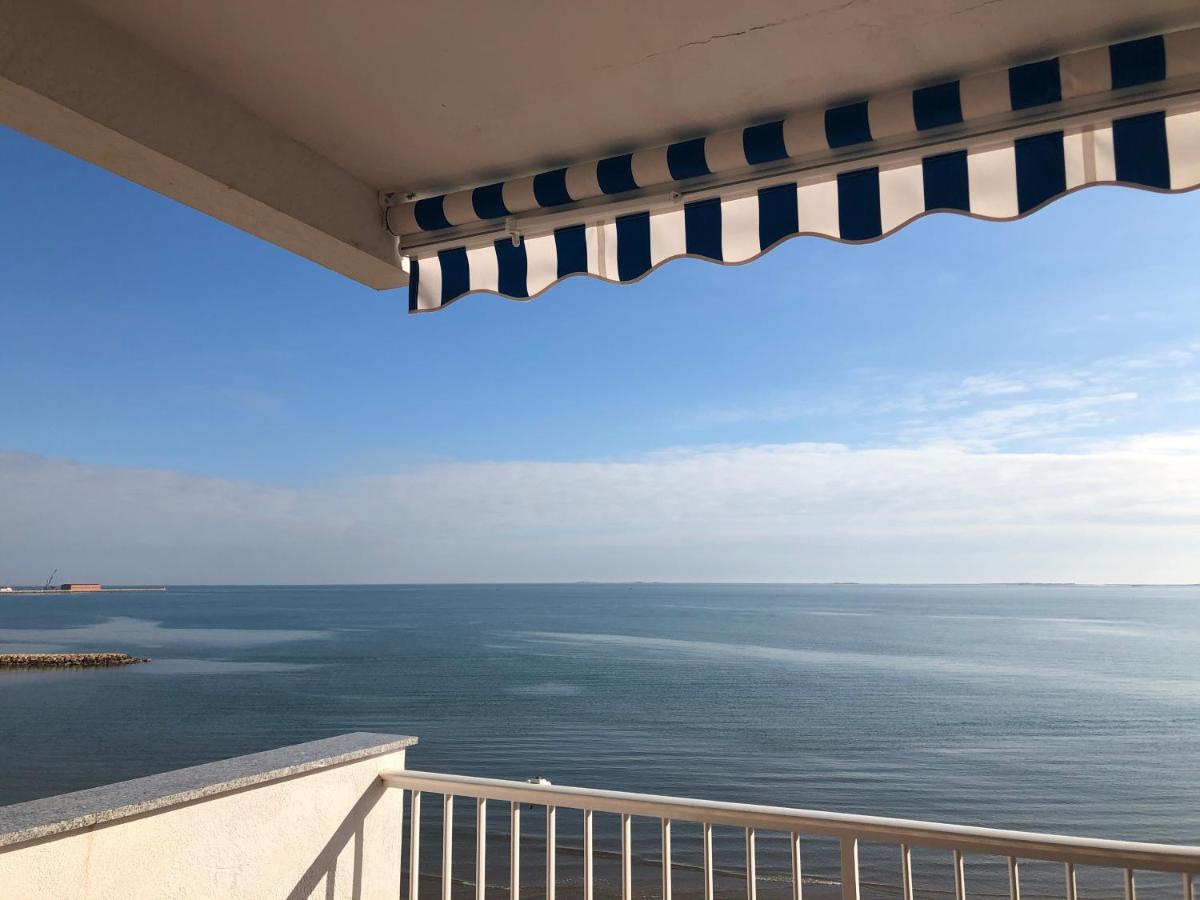 Apartamento En Primera Linea De Mar Sant Carles De La Rapita Luaran gambar