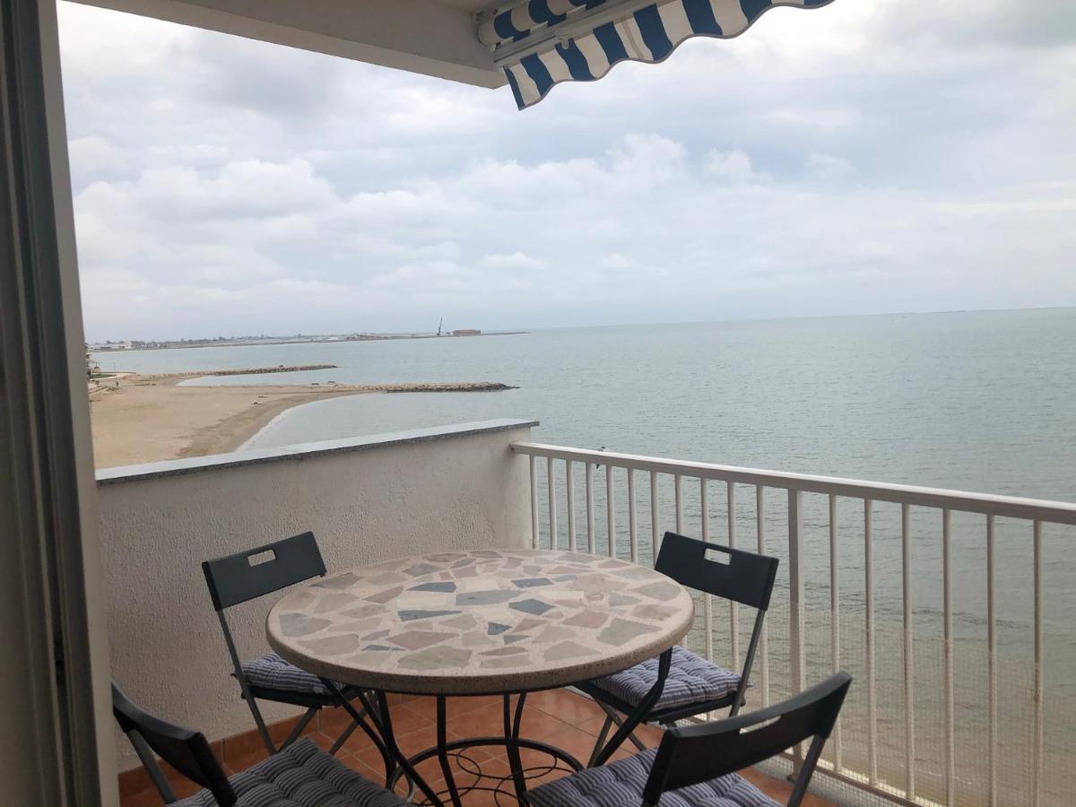 Apartamento En Primera Linea De Mar Sant Carles De La Rapita Luaran gambar
