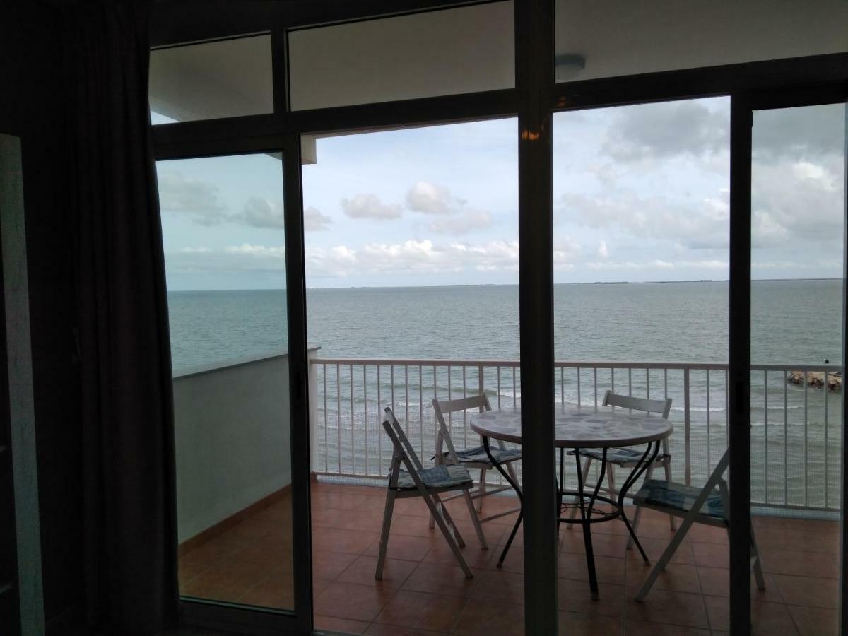 Apartamento En Primera Linea De Mar Sant Carles De La Rapita Luaran gambar