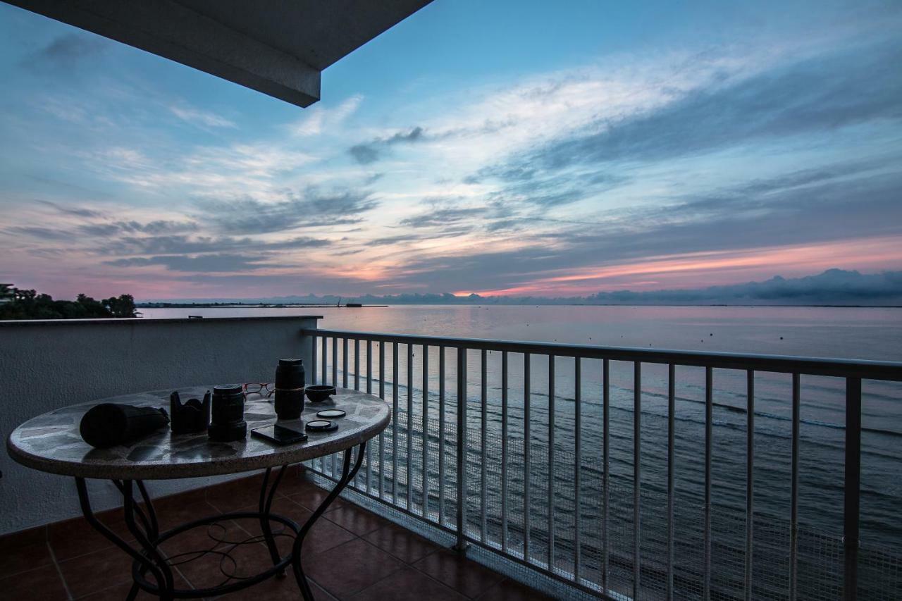 Apartamento En Primera Linea De Mar Sant Carles De La Rapita Luaran gambar